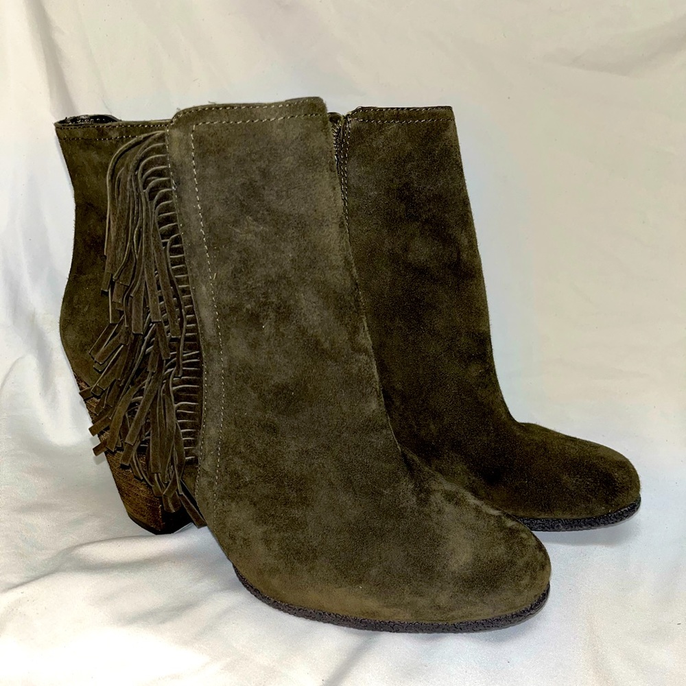 Vince Camuto Sz 10 Hayzee Olive Green Suede Fringe Tassel Ankle Bootie